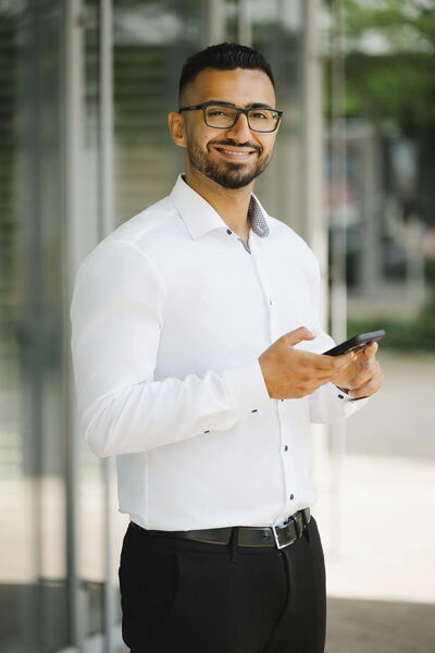 Fotograf in Halle (Saale) erstellt emotionale Businessfotos in der Innenstadt